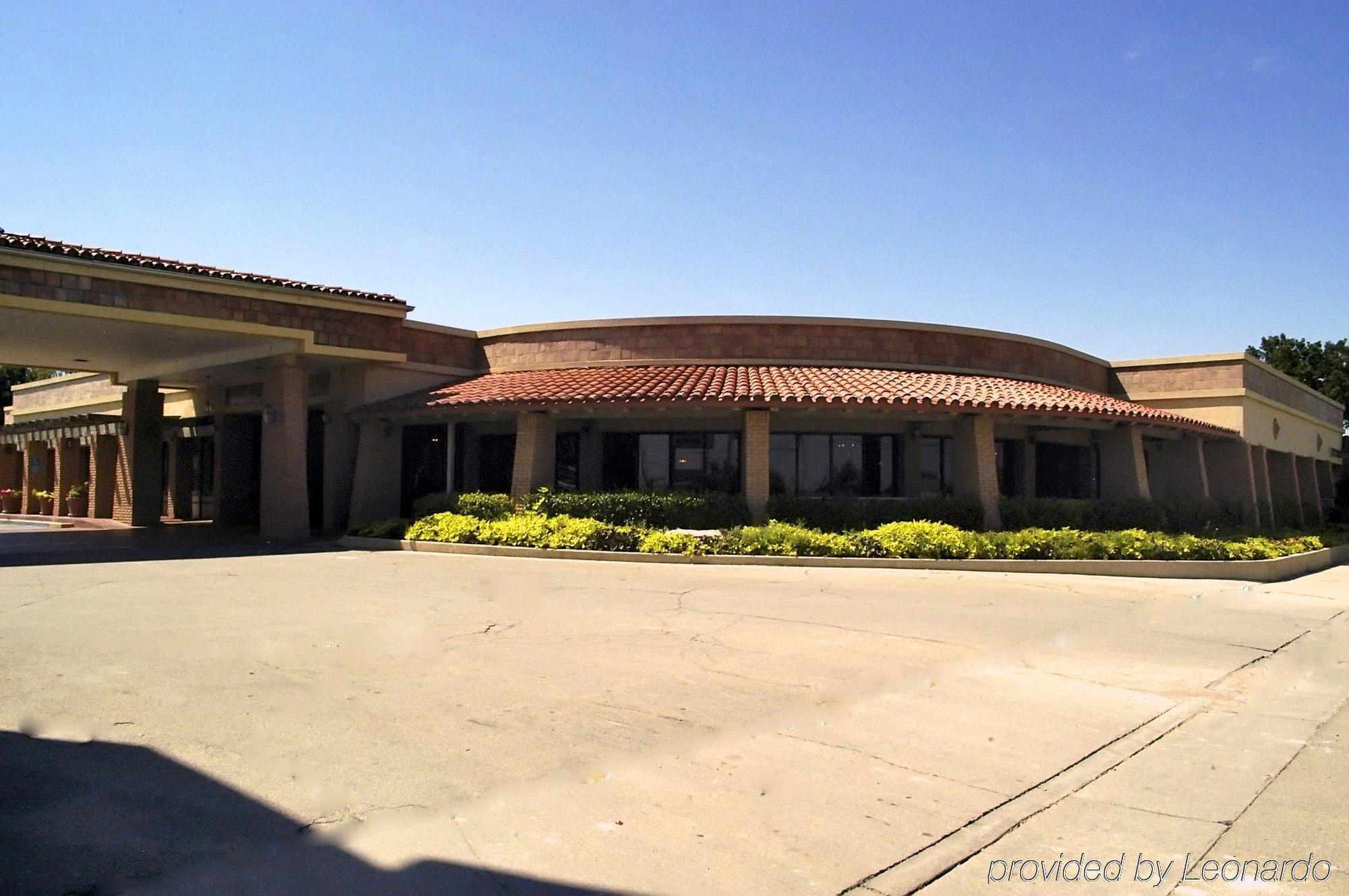 Stevens Inn A Howard Johnson By Wyndham Carlsbad Exterior photo