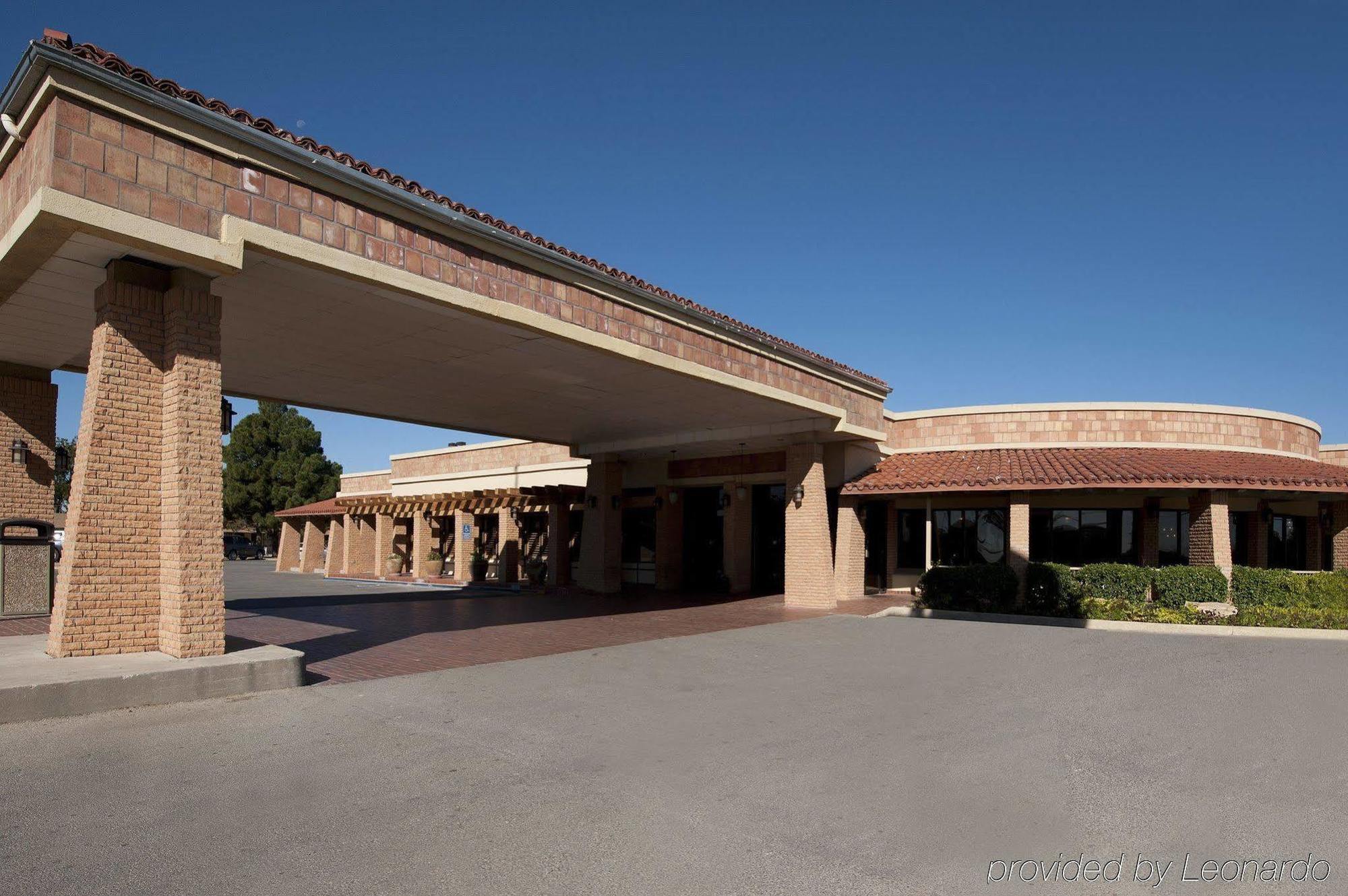 Stevens Inn A Howard Johnson By Wyndham Carlsbad Exterior photo